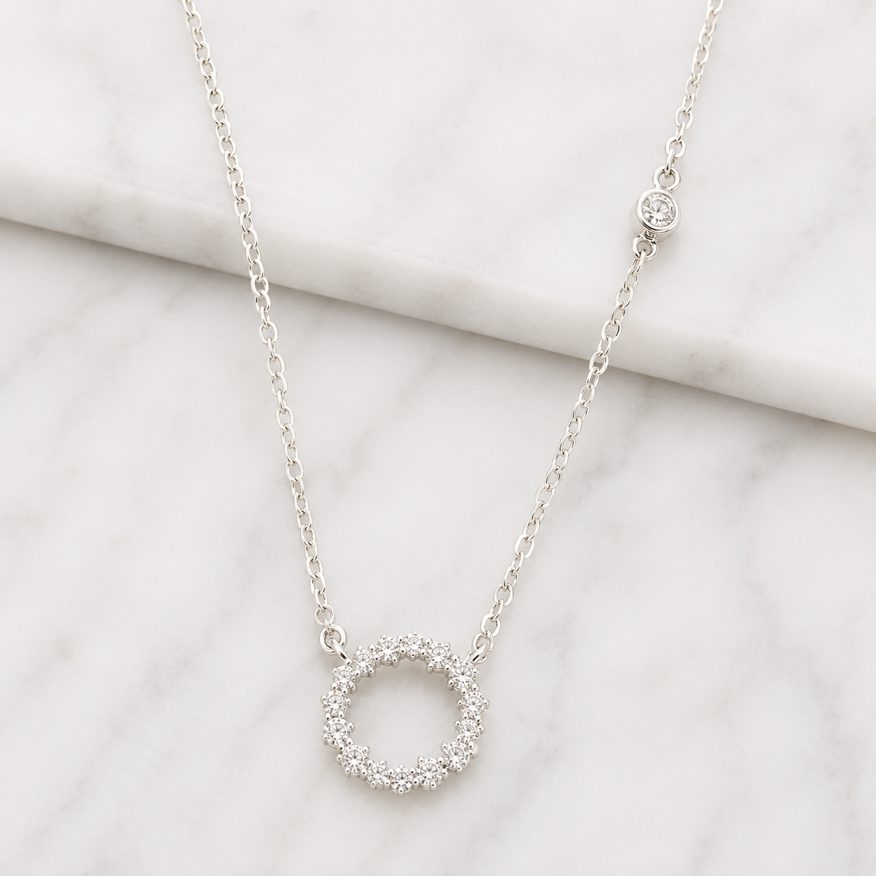 Halo Éclat Pendant with Chain