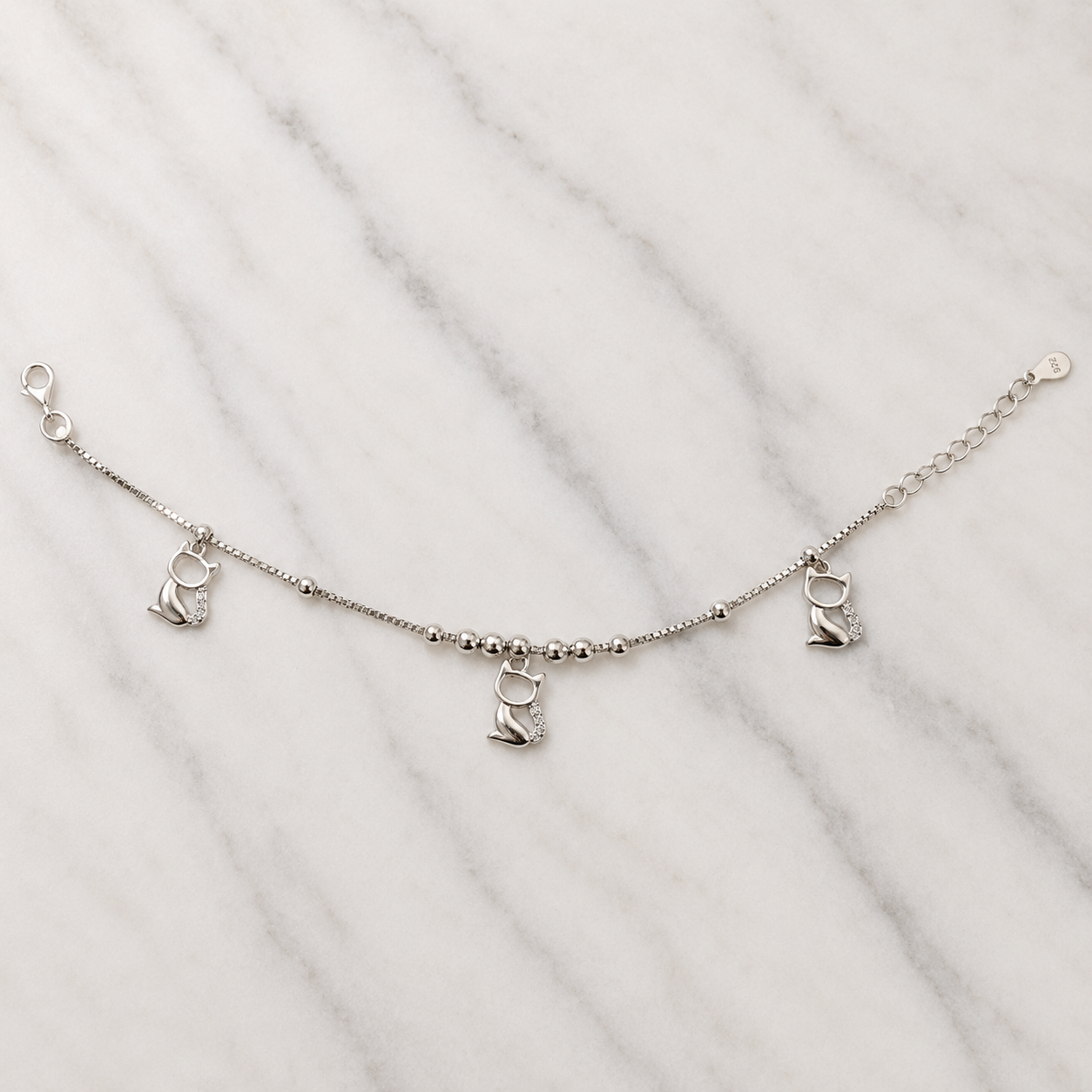 Étreinte Cat Charm Bracelet