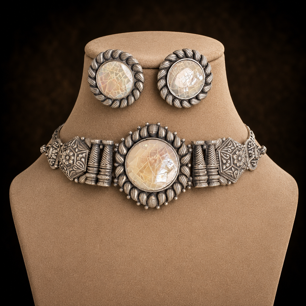 Shvetambara MOP Choker Necklace & Earrings Set